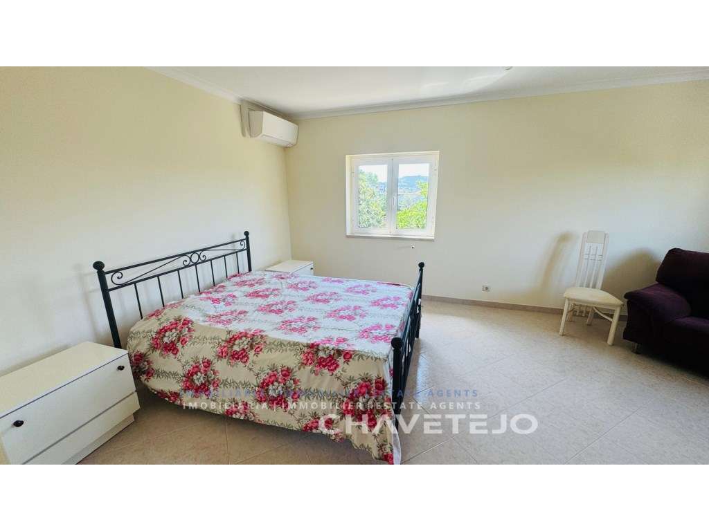 Quintinha T4 com Amplas zona para Oficinas, Terreno Plano e Enorme ...-36