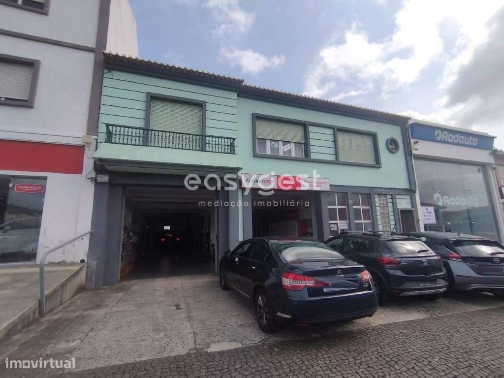 Edifício para comércio e Habitação em Angra do Heroísmo - Grande imagem: 2/39
