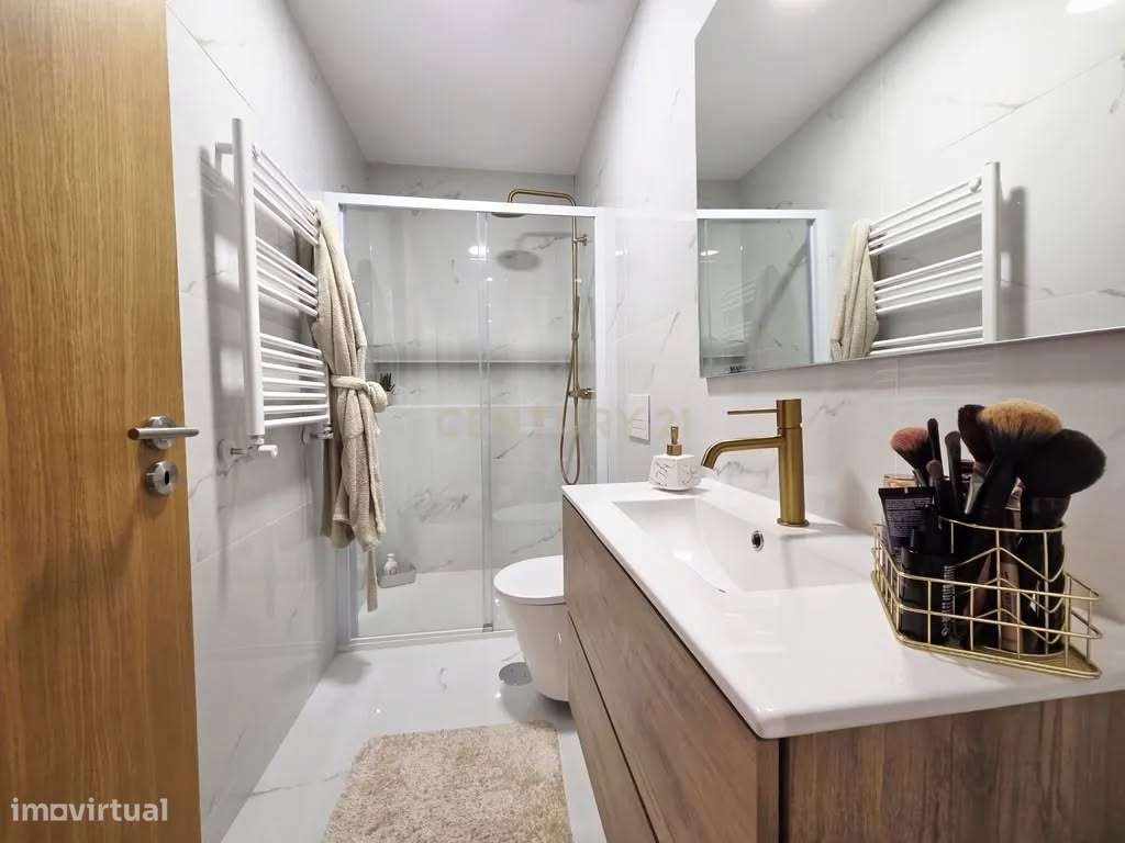 Apartamento T3 Novo com 2 casas de banho e energia A+-25