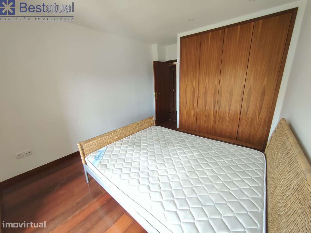 T2 Mobilado/Equipado-Cond. Fechado C/Piscina -Ofir-41