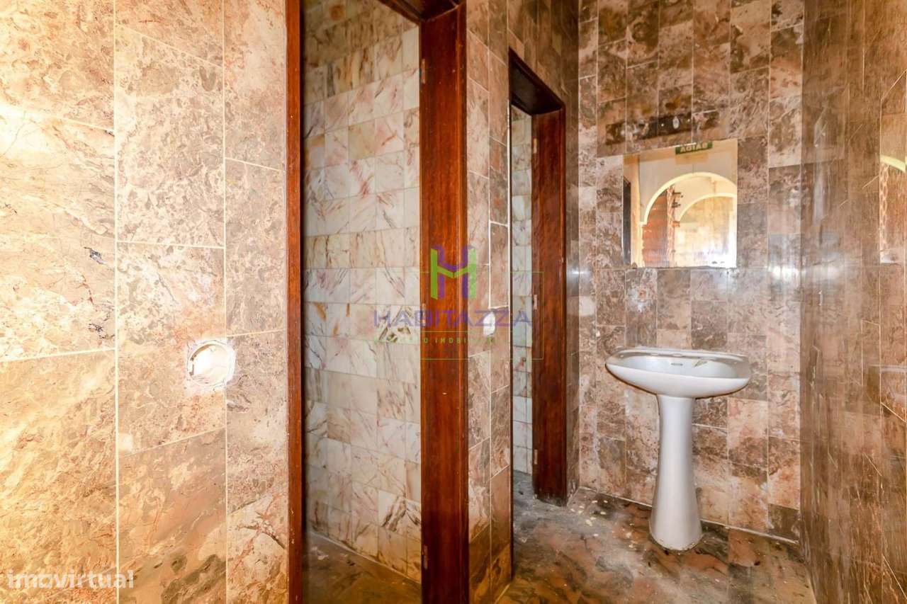 Prédio no Centro histórico de Lagos composto por 2 Apartamentos T3 e 1-7