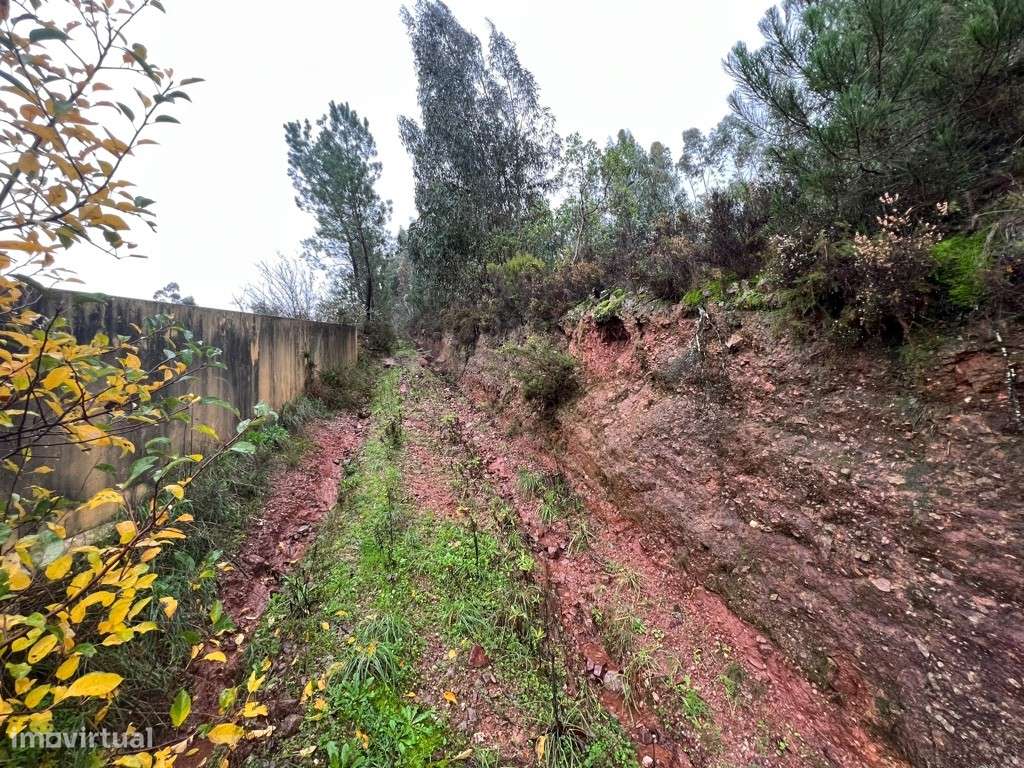 Terreno para construção numa localização calma com excelentes acessos. - Grande imagem: 2/3