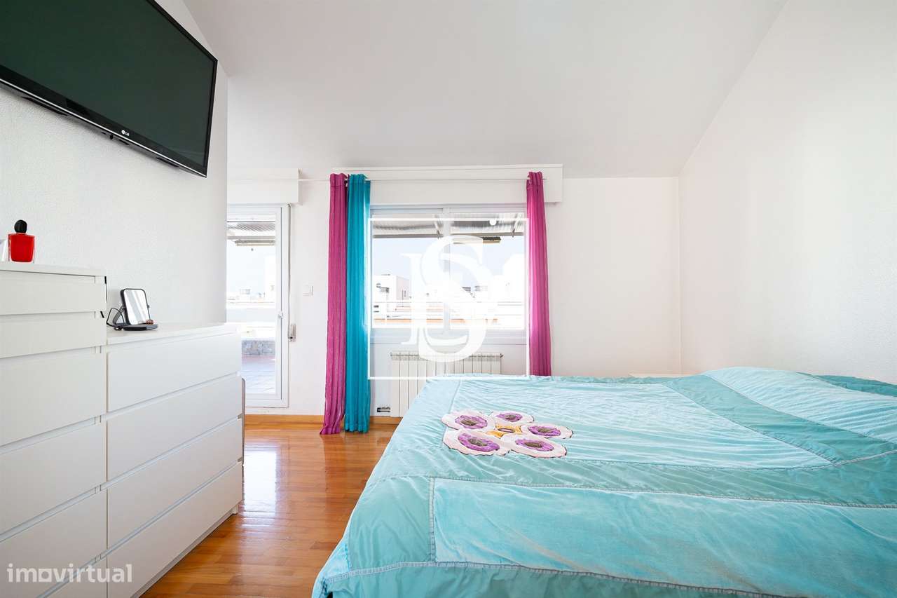 MAGNIFICO T4 DUPLEX URBANIZAÇÃO FONTE DA PRATA-24