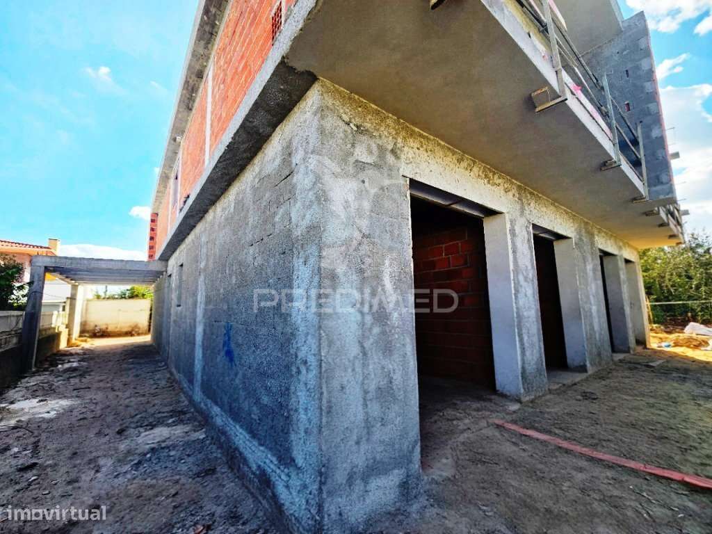 Moradia Gem. T4, c/3 Suites e Piscina, em Fernão Ferro - Grande imagem: 4/34