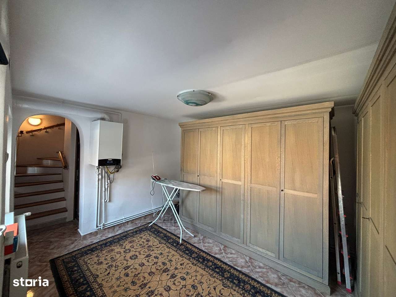 Casa cu 5 camere, in zona cenrala, spre vanzare, deosebita - Imagine principală: 5/8