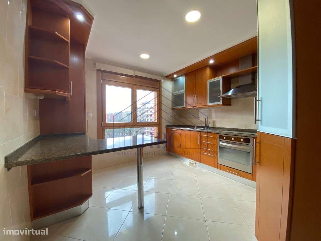 Apartamento T3 nas Colinas do Cruzeiro | 4 Parqueamentos + Arrecadação-8