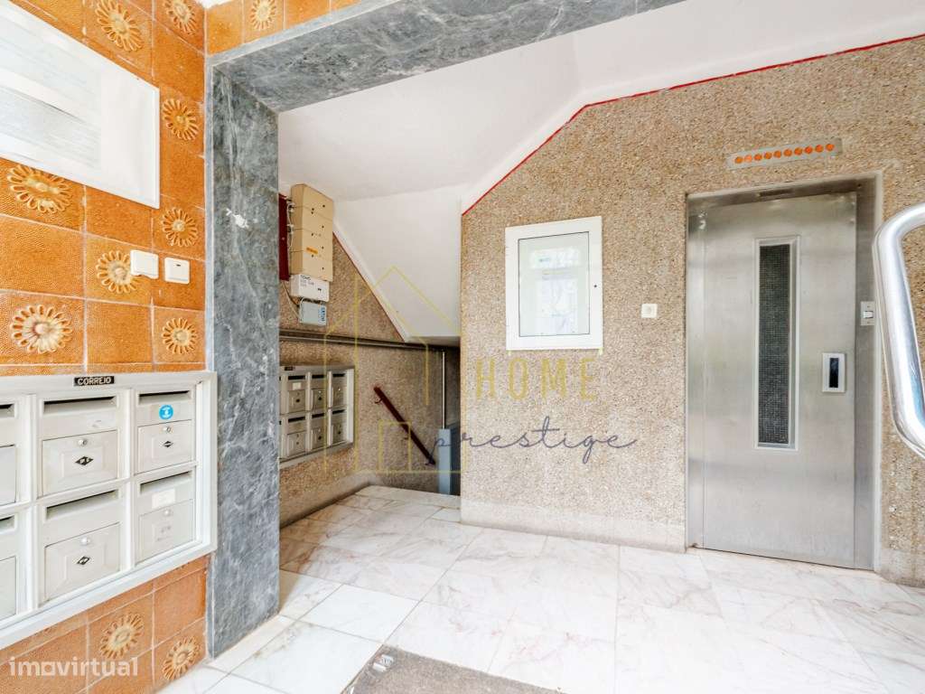 T3 convertido em T4 com Elevador | Junto ao Metro da Reboleira-20