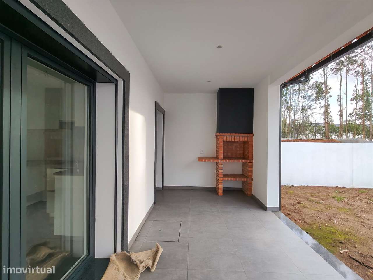 Moradia T3 / Nova / Terreno / Churrasqueira / Ar condicionado / Santa-16