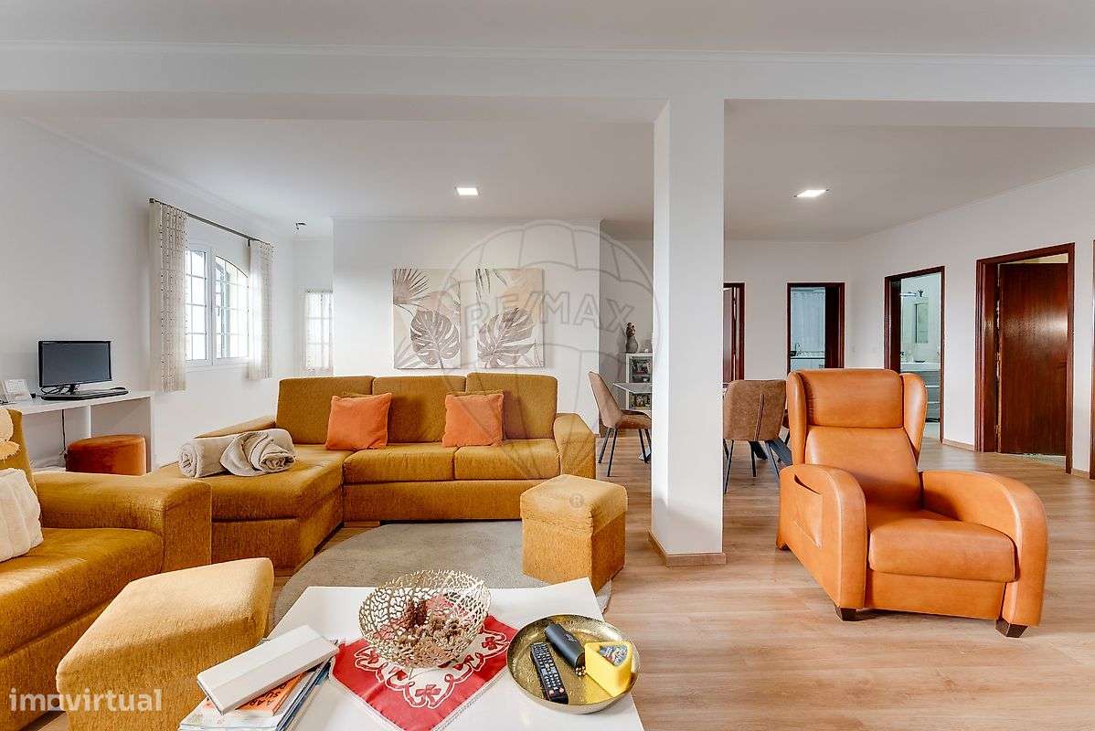 Moradia T5 com eficiência energética e vistas desafogadas em Assequins-8