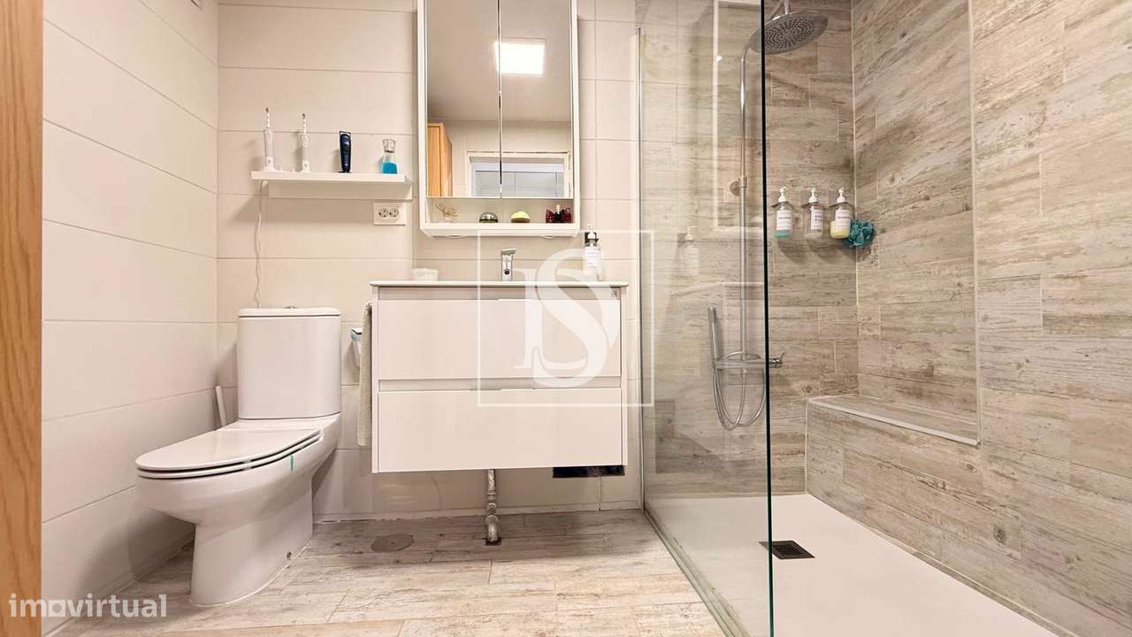 Apartamento T3 Renovado com Parqueamento em Alhos Vedros-24