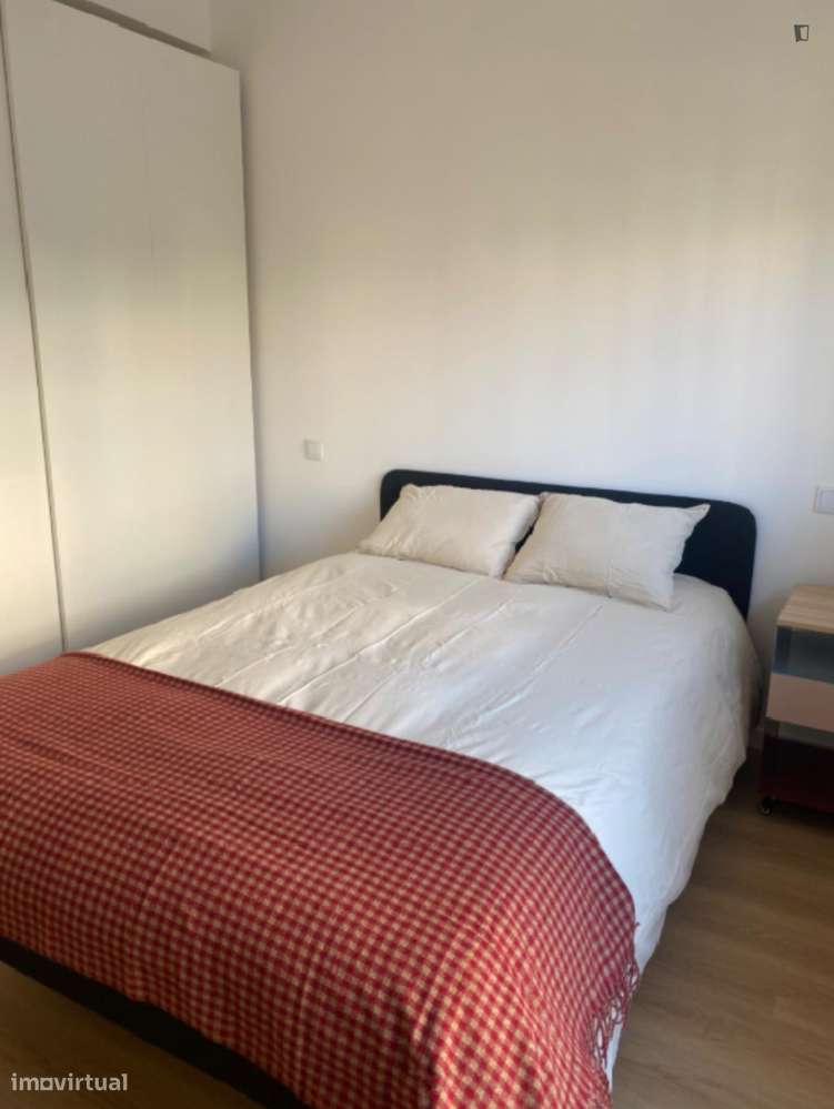 Quarto - localizado em Benfica Lisbon - Grande imagem: 4/7