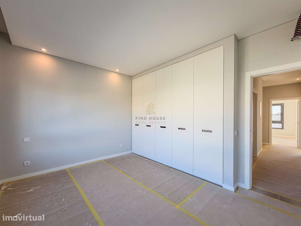 Vende-se Moradia T4 com jardim em Albarraque-29