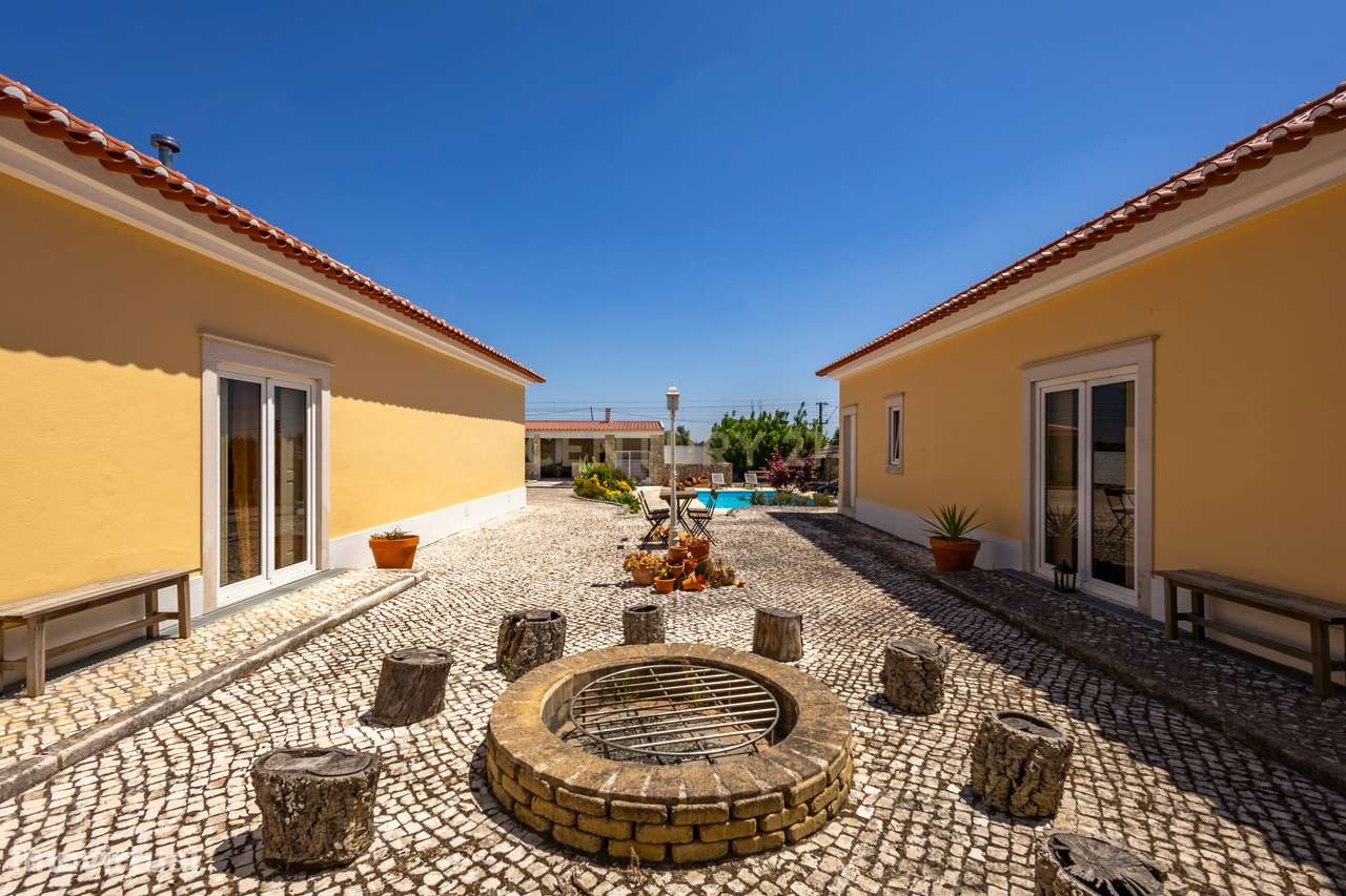 Moradia T5 Térrea com Piscina, Garagem e Lote de 2000 m² – Venda do Al-31