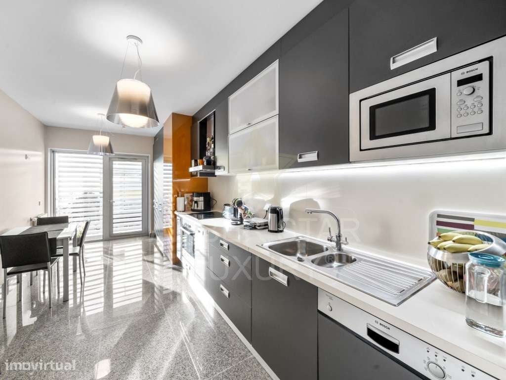 Apartamento T4 como novo, em condomínio de alto padrão-7