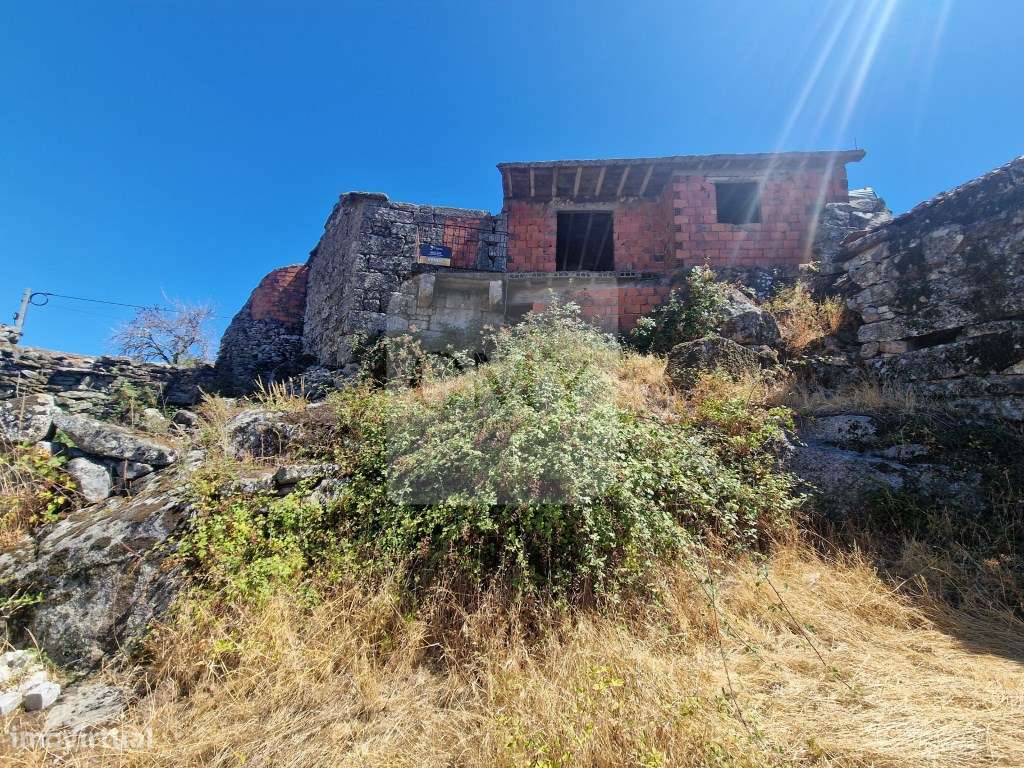 Imóvel para recuperar em Vila Meã, Vila Real-7