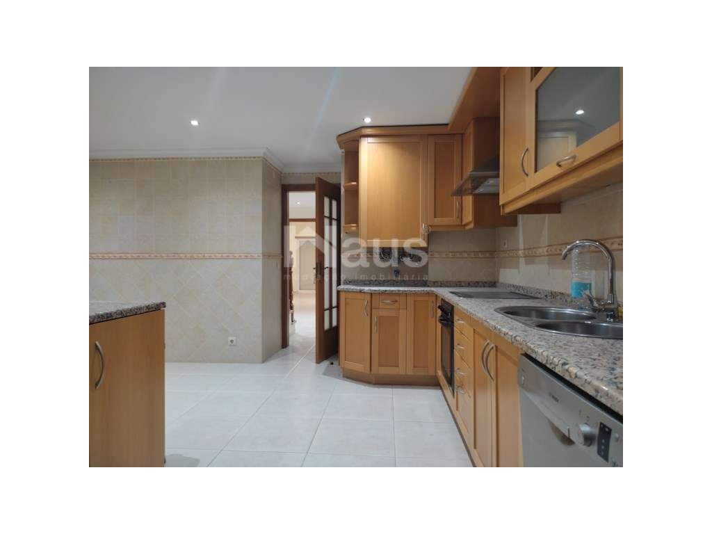 Duplex T2+1 com varandas e parqueamento-5