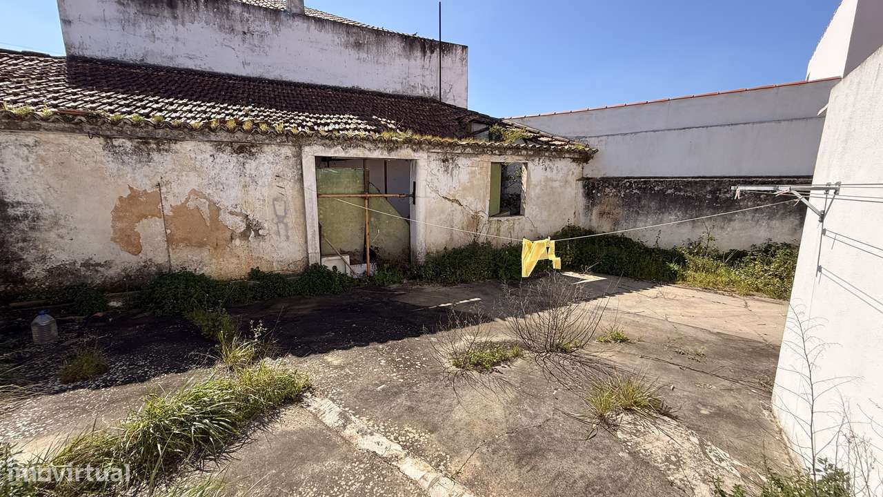 Moradia Térrea T4 no Cartaxo com Potencial de Duas Habitações-25