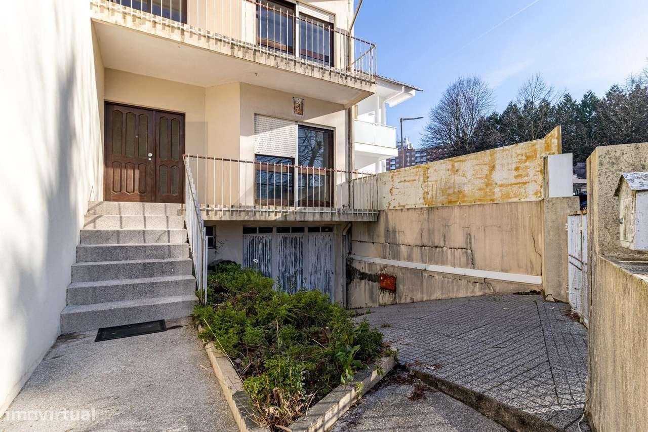 Moradia T4 em banda - centro de  São João da Madeira - Grande imagem: 2/27