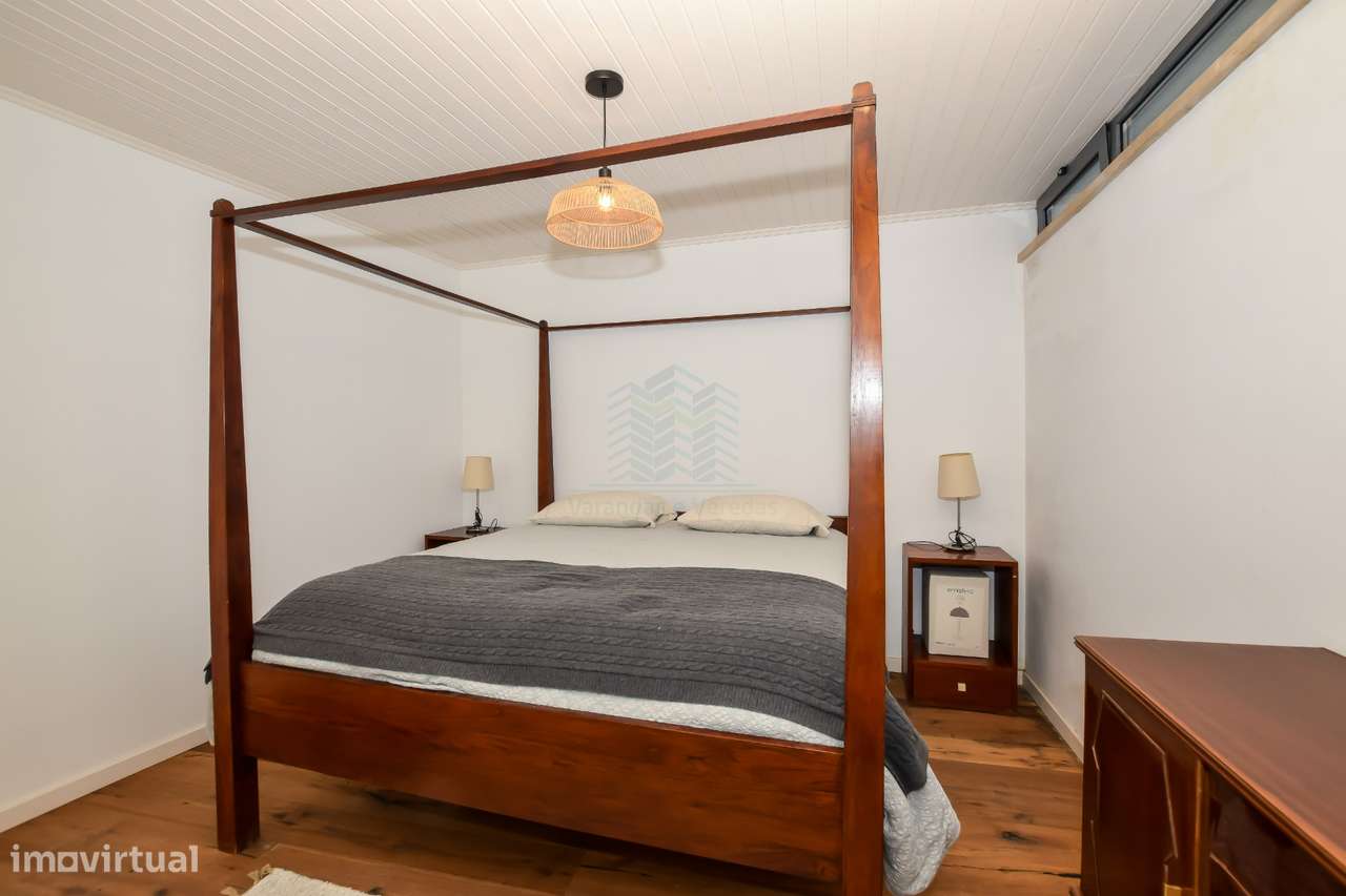 Moradia T3 remodelada com logradouro e terraço — Bugalhos-8