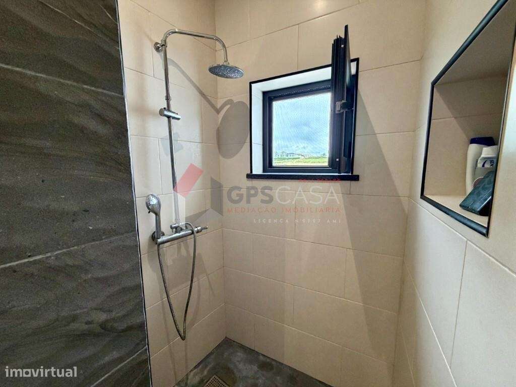 Moradia T3 de arquitetura moderna com excelentes áreas!-13