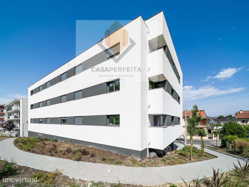 Apartamento T2 Novo com Varanda e Lugar de Garagem - Pedroso-33