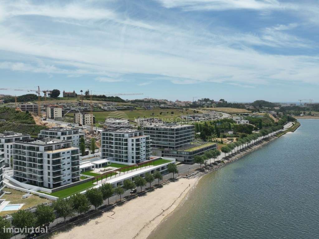 Apartamento T4 com 2 lugares de parqueamento e arrecadação.-25