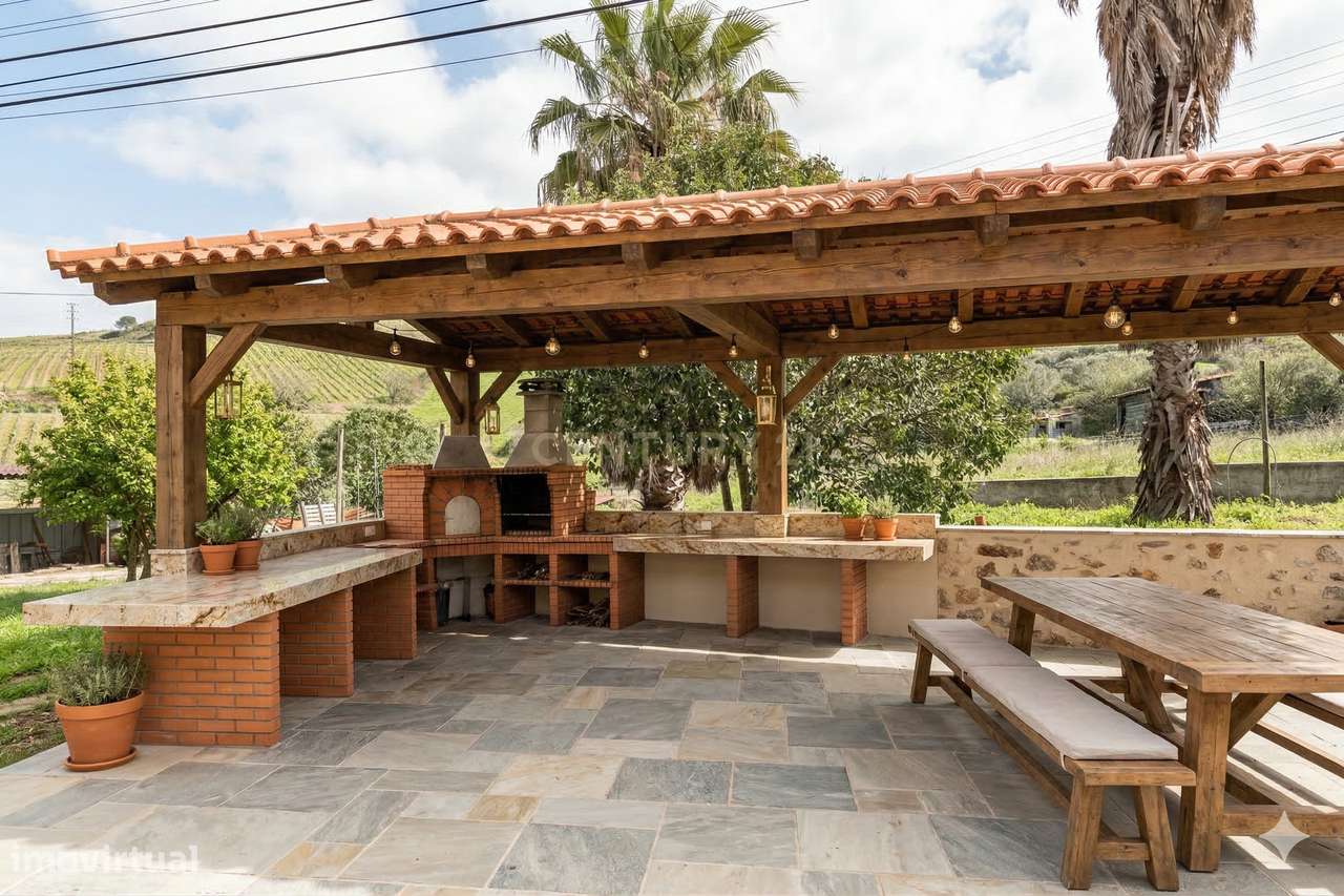 Moradia rodeada pelo campo-33