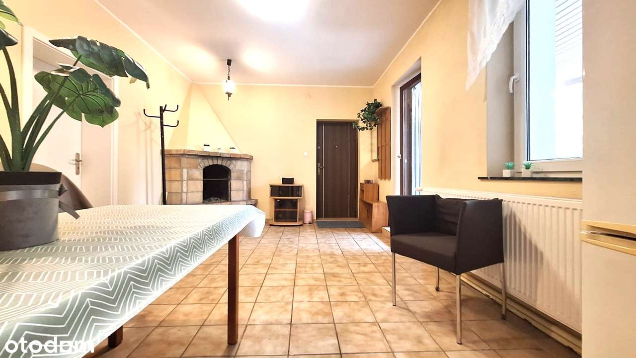 6 mieszkań +3 garaże i zab. Gospodarcze, działka 2 ty. mkw-6