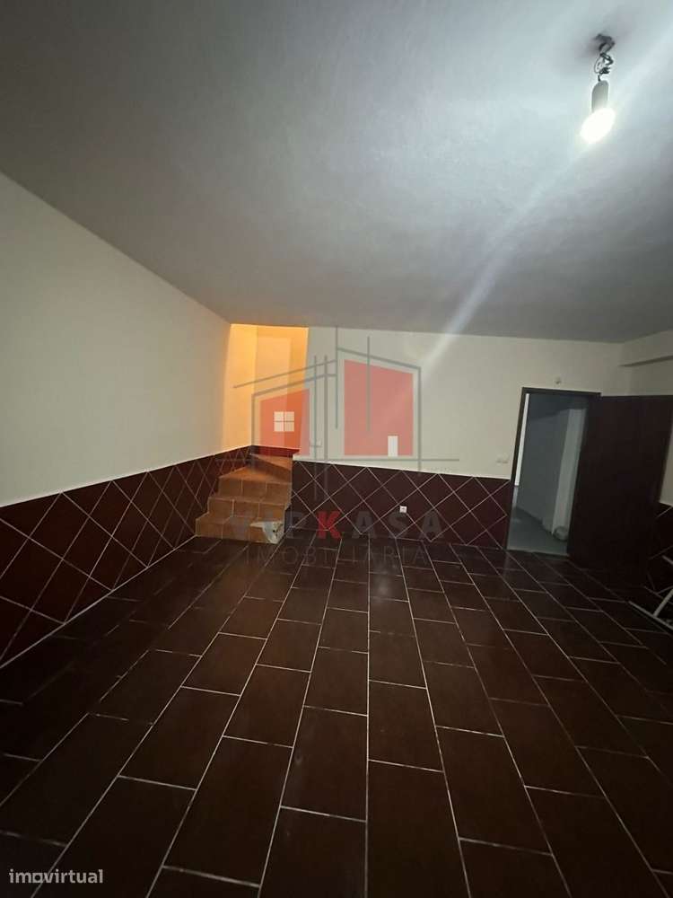 Moradia V3 com 1070 m2 de Terreno-5