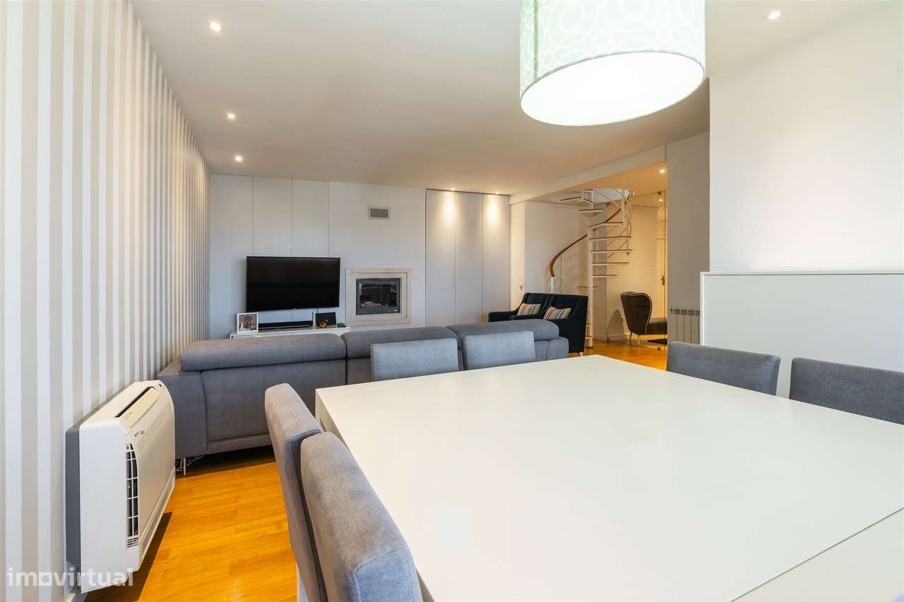 Apartamento T5 DUPLEX Venda em Oliveira de Azeméis, Santiago de Riba-U - Grande imagem: 2/43