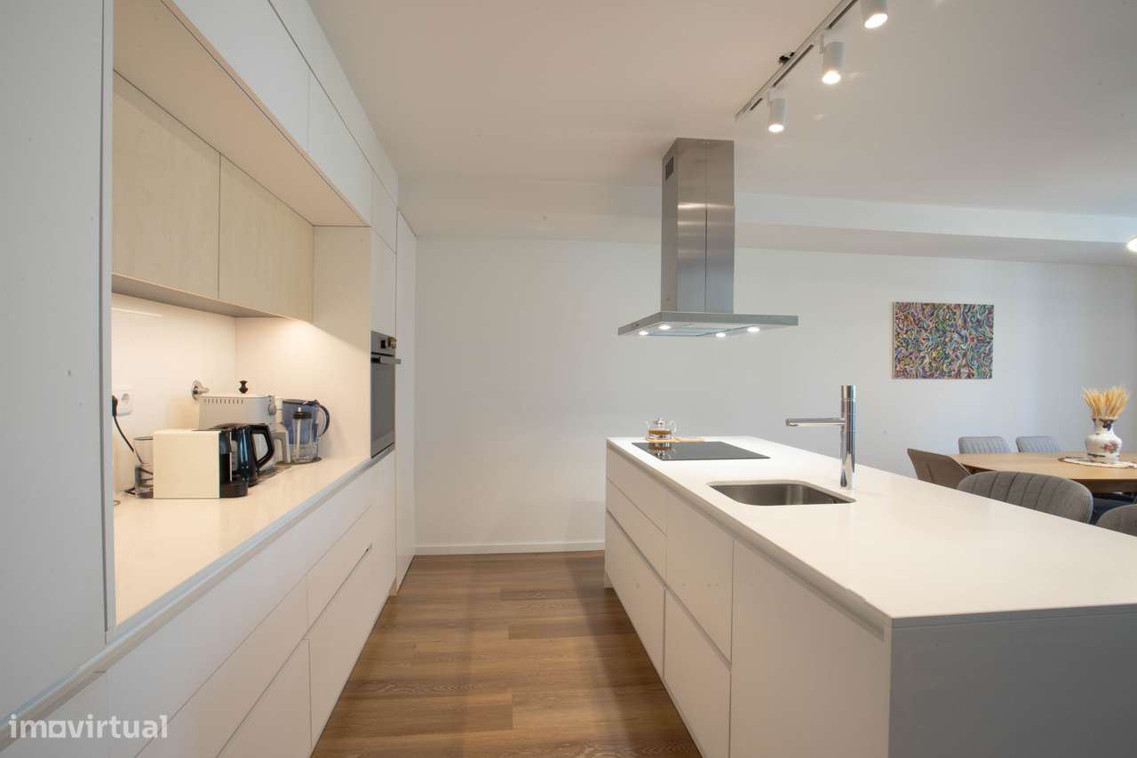 Apartamento T2 de construção recente junto ao El Corte Inglés em Gaia-1