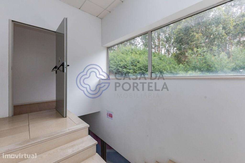 Venda de armazém industrial, escritório e logradouro em Ermesinde-14