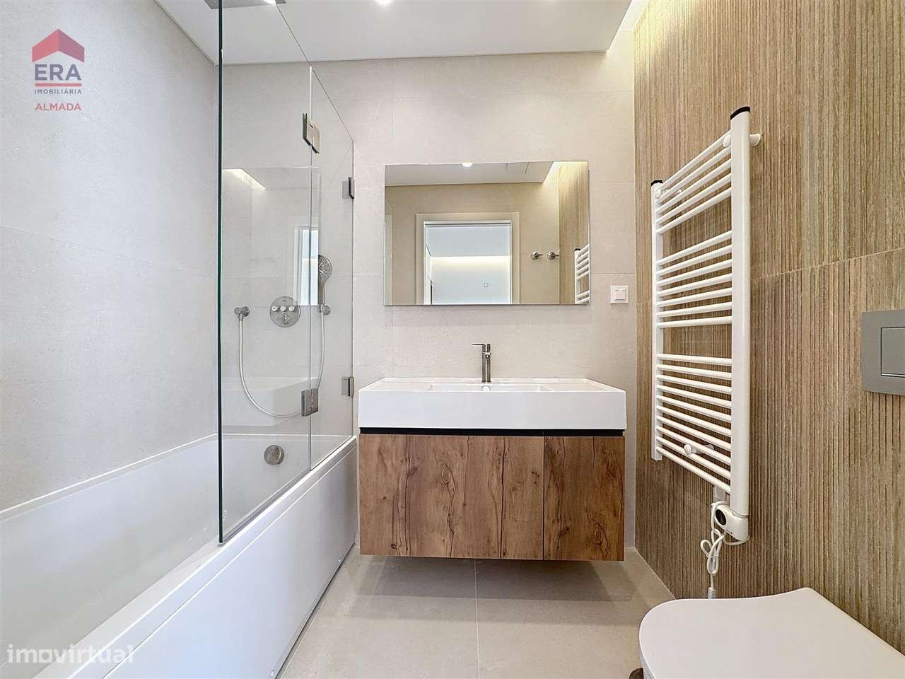 Nova Moradia em Almada , 5 suites, garagem e jardim-10