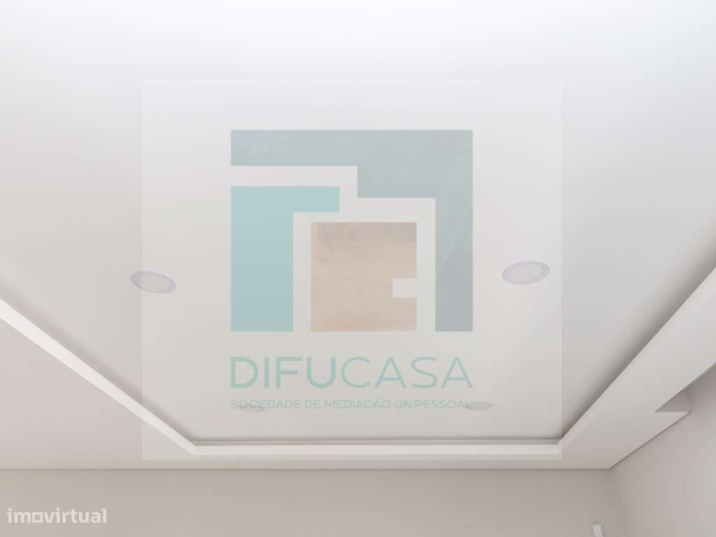 Moradia Isolada T4 Duplex com Piscina e Garagem-35