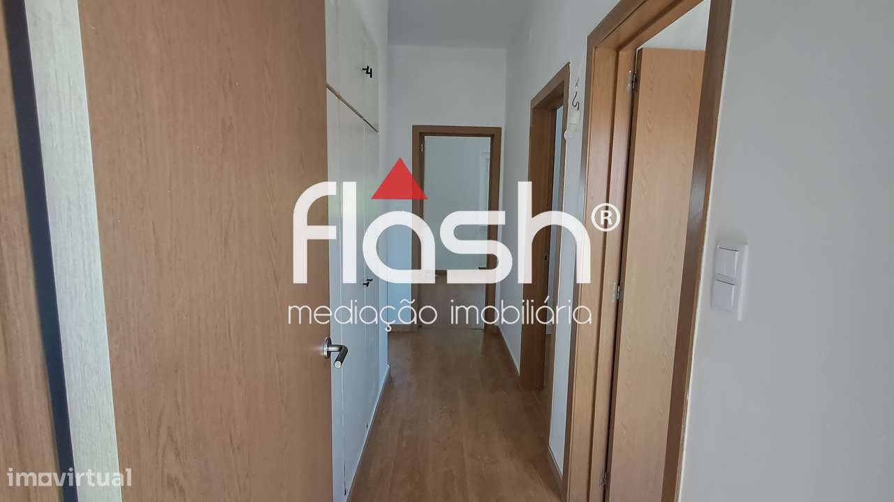 Apartamento T4 nas Mercês-13