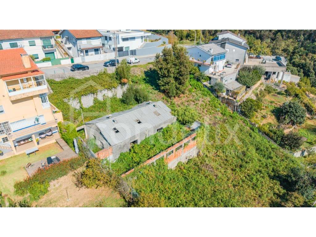 Terreno de 1.330 m² com PROJETO APROVADO para 2 Moradias em Jovim (...-7