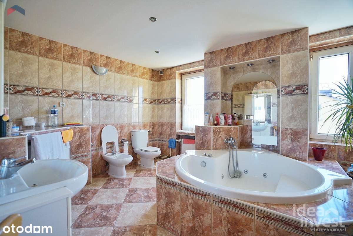 Duży dom w zabudowie bliźniaczej z potencjałem-15