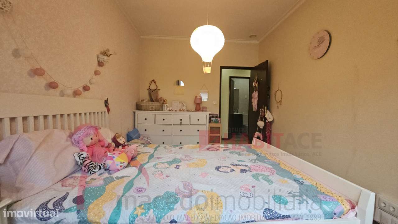 Apartamento T3 com 3 frentes, varandas e garagem fechada – Amares-20