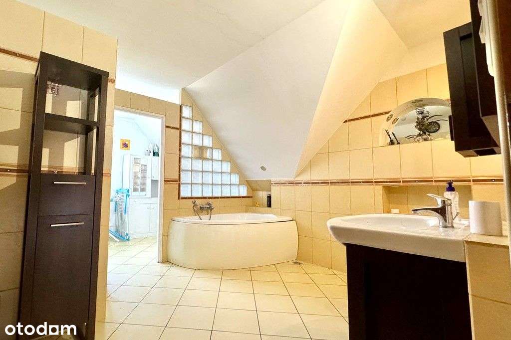 Atrakcyjny dom na kameralnym osiedlu-15