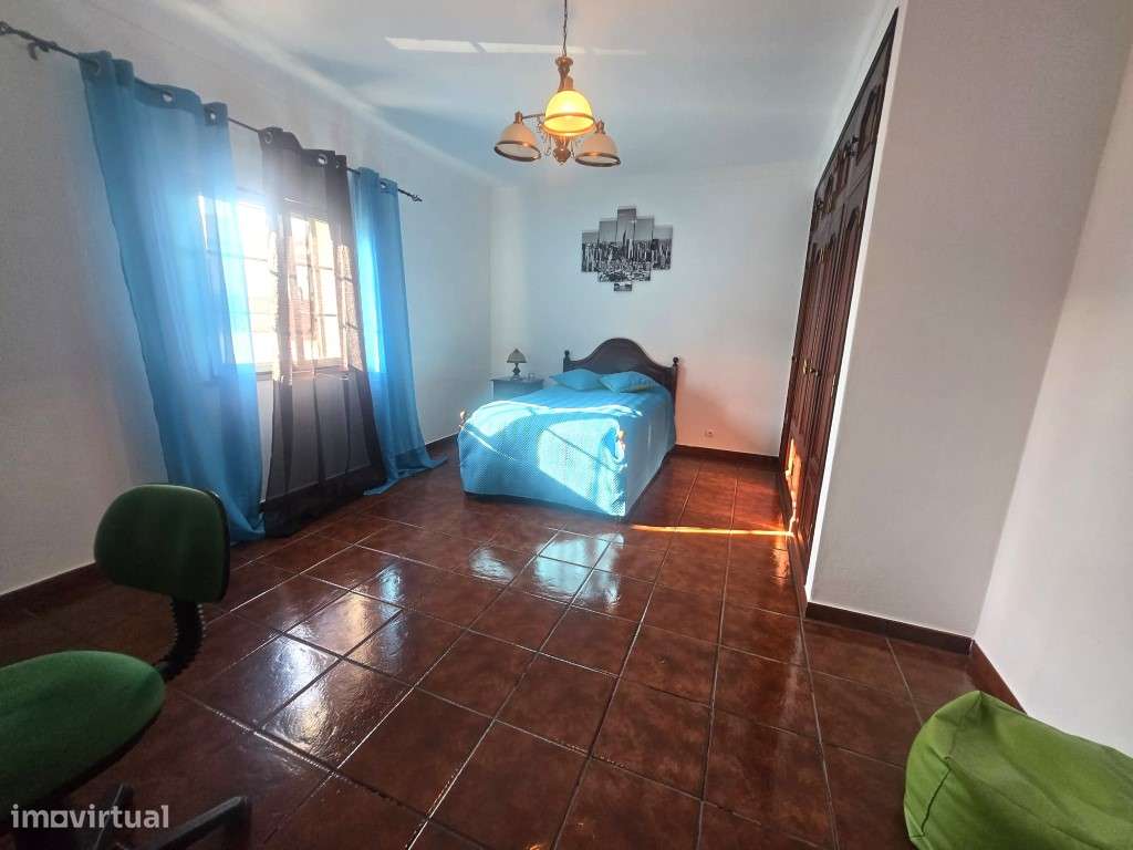 Moradia Isolada, T5, com garagem, na Vila de Redondo-16
