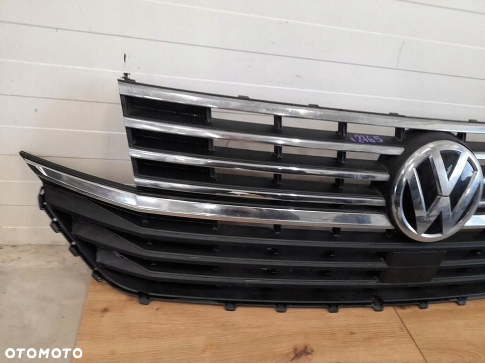 GRILL ATRAPA VOLKSWAGEN T6.1 7LA LIFT - 2