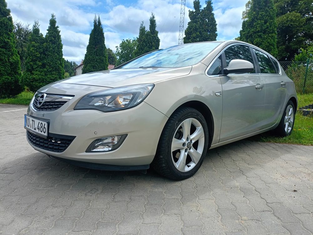 Opel Astra J (2009-2019) 1.6 Design Edition 2010