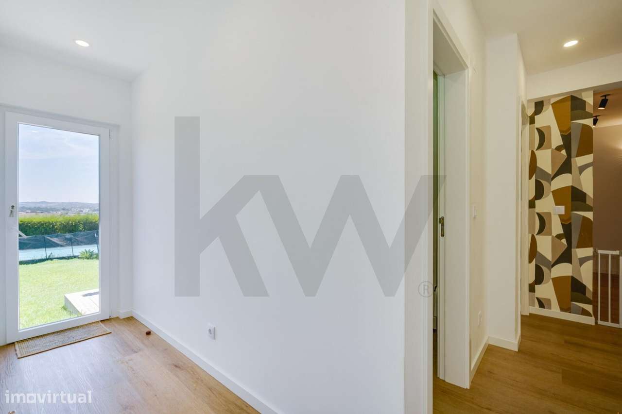 Fabulosa Moradia T4 com Piscina e Espaço Exterior-20