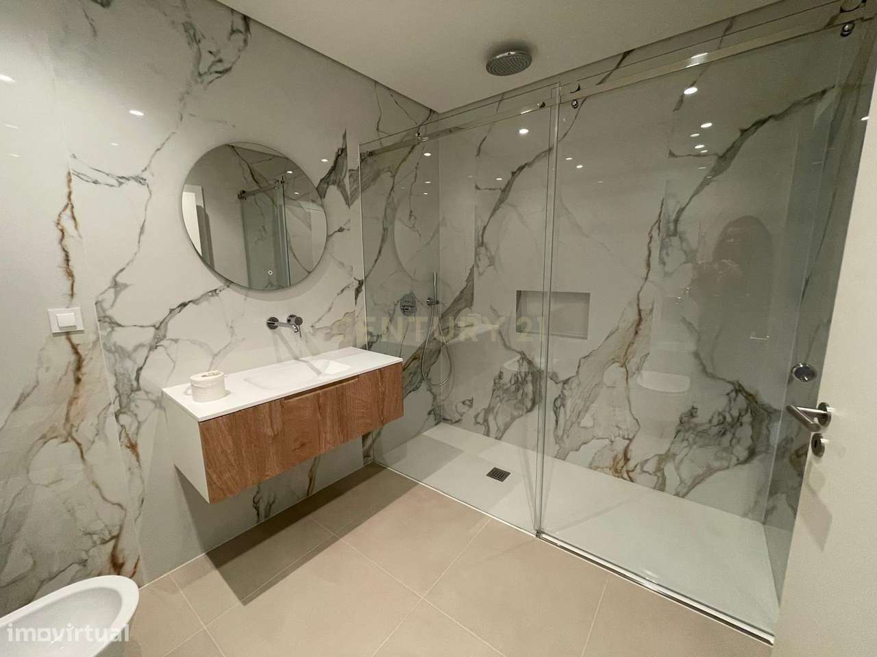 Arrenda-se maravilhoso apartamento T2 novo, com vista sobre a cidade a - Grande imagem: 5/14