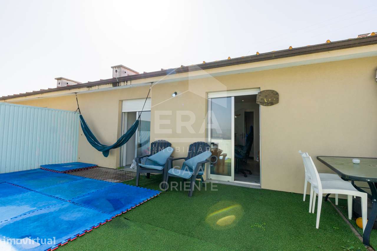 T2 com terraço e garagem em Vilar de Andorinho-24