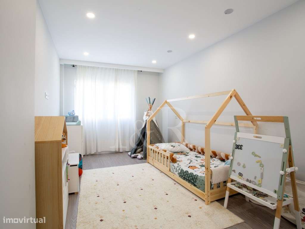 Apartamento T4 duplex com terraço e garagem no Montijo-24