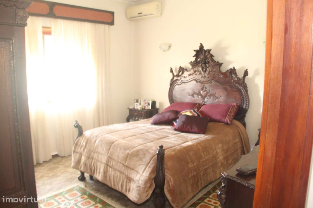 Moradia 4 Frentes lote com 980m2-46