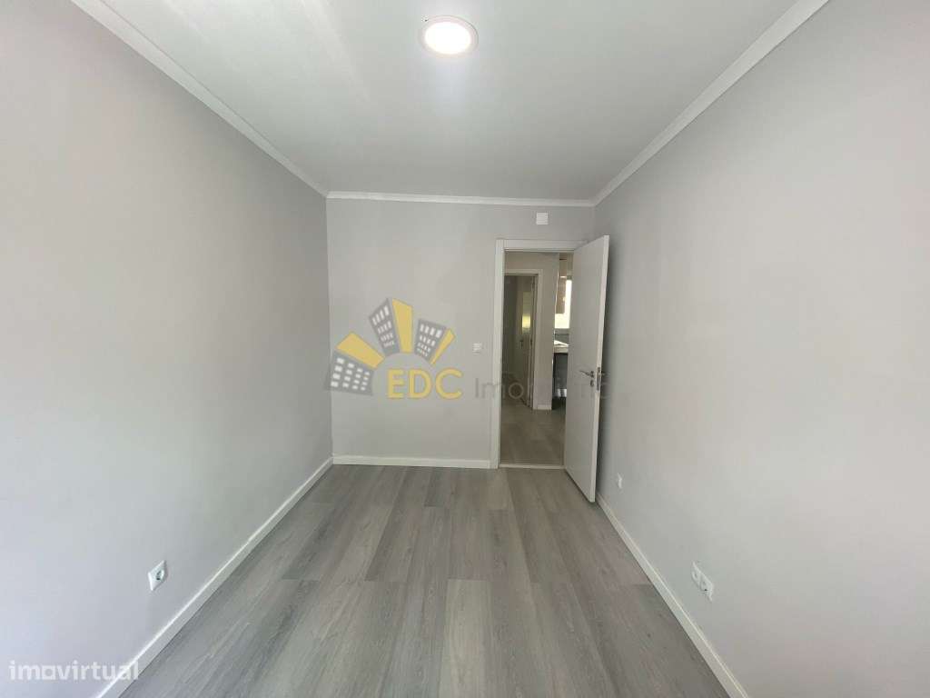 Apartamento T2 Totalmente Remodelado em zona Premium de Benfica | A...-12