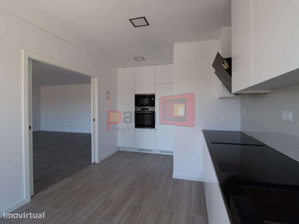 APARTAMENTO T5 DUPLEX NOVO - MONTIJO-8