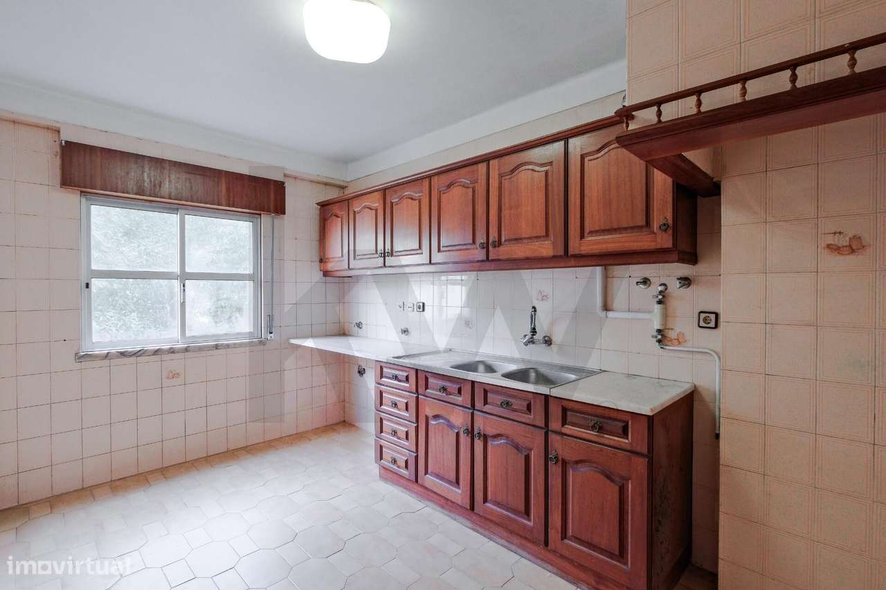 Apartamento T2 com Arrecadação junto à Estação Ferroviária das Mercês - Grande imagem: 4/33